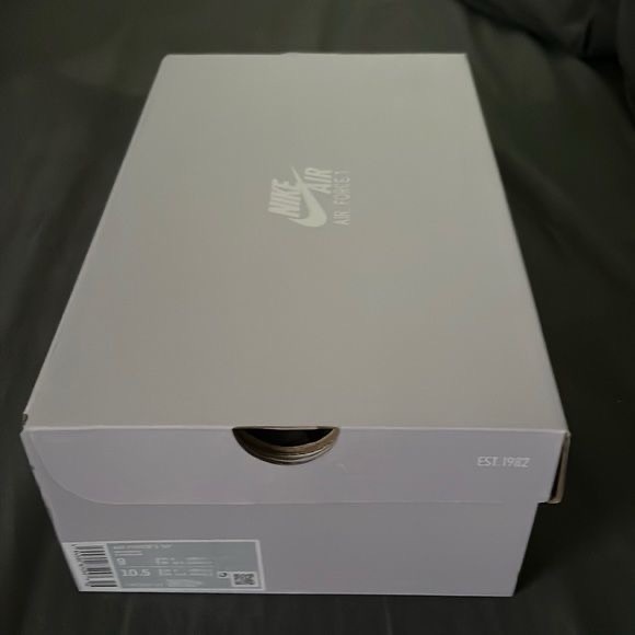 Nike All-Black Sneakers - Picture 3 of 3